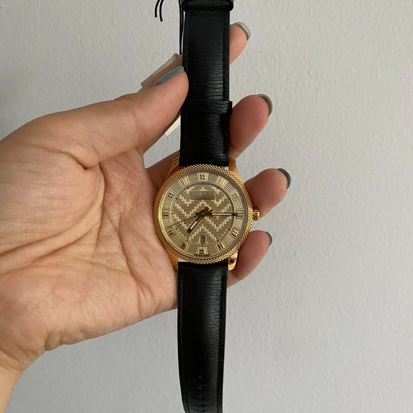 SALE**** Gucci Men's Watch - Gold Guilloche Dial black Leather ** NEW WITH BOX** - Picture 2 of 7